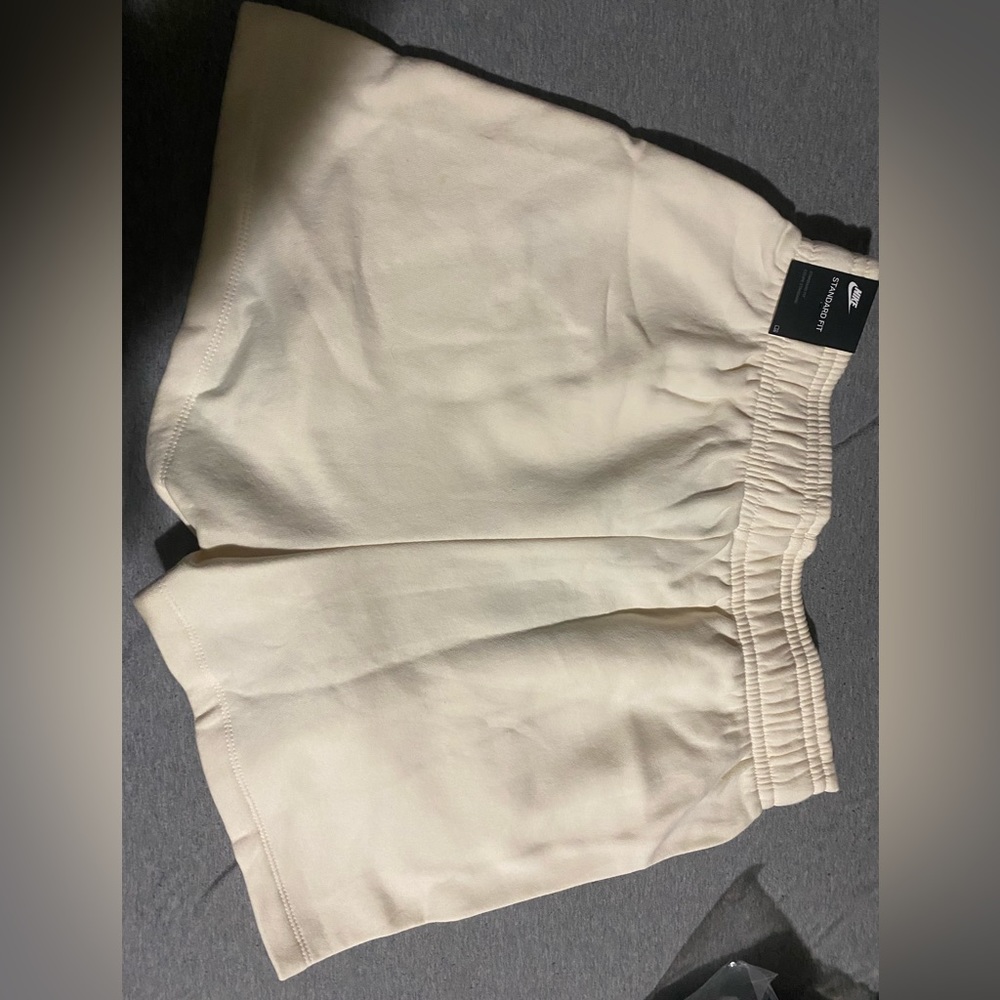 Nike shorts standard fit yellow with mushroom detail